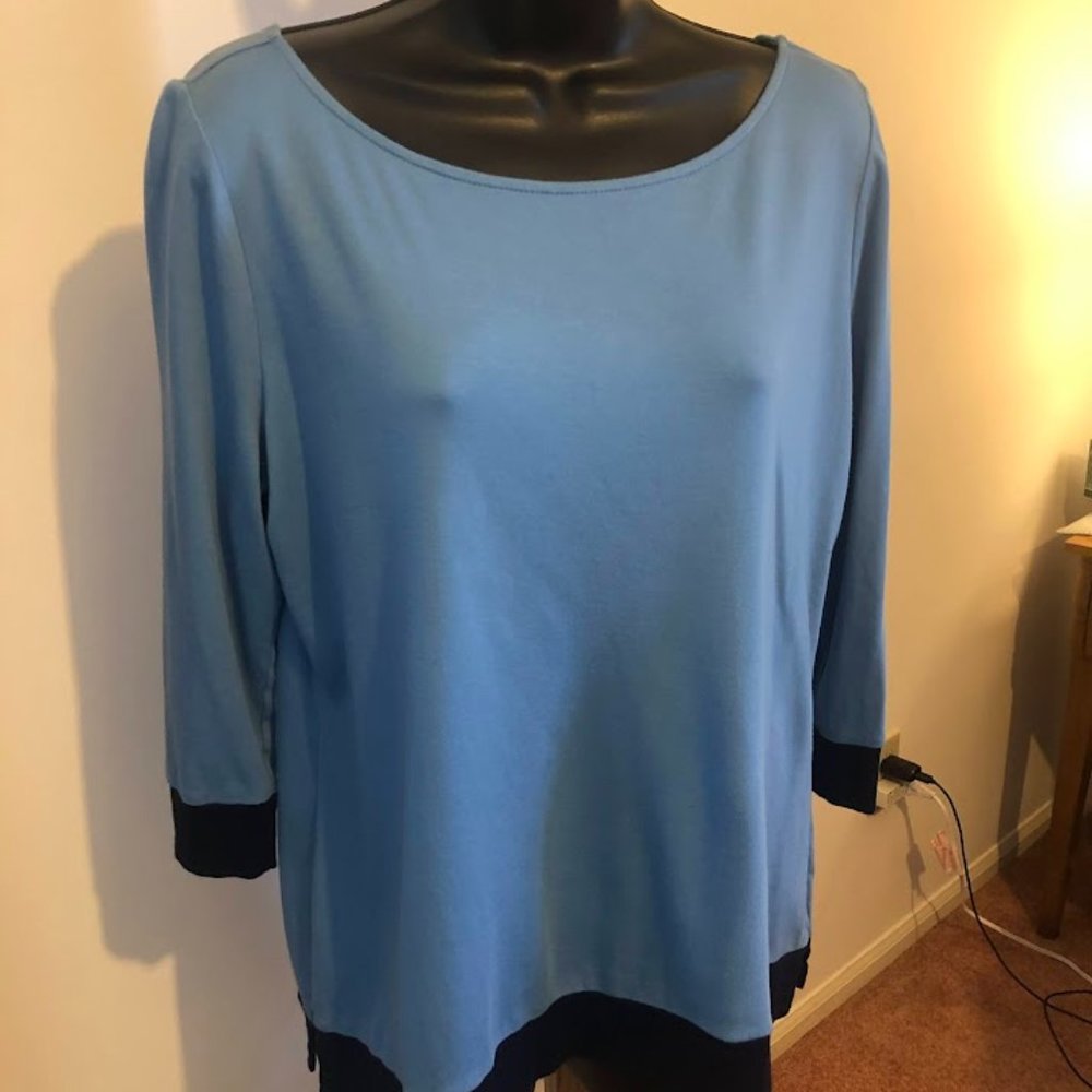 Women's blue top/tunic. size LARGE,  3/4 sleeve.